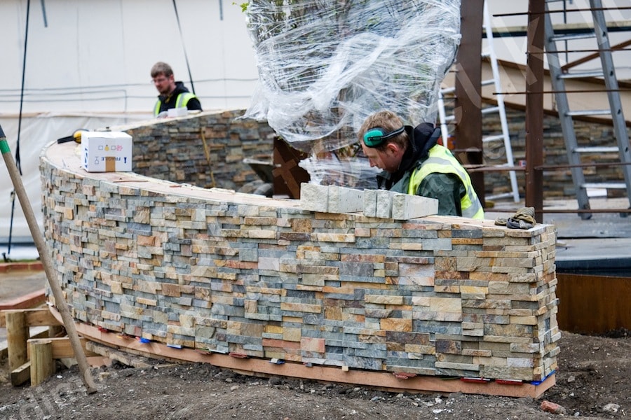 Norstone Ochre Rock Stone Veneer Rock Panels used on a radius wall